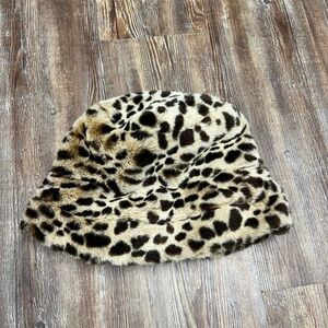Y2K faux fur Leopard print bucket hat
